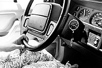 /images/133/1999-04-jeep-chris-steering.jpg - #00299: Christina moving Chicago-Phoenix … April 1999 -- Kansas