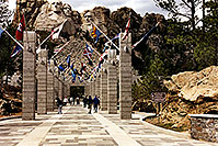 /images/133/1999-04-sd-rushmore-flags-chris.jpg - #00319: Mt Rushmore … Christina moving Chicago-Phoenix … April 1999 -- Mt Rushmore, South Dakota