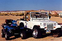 /images/133/1999-08-lake-powell-jeep-quads.jpg - #00345: white Jeep Wrangler and ATV in the morning at Lone Rock  … August 1999 -- Lone Rock, Lake Powell, Utah