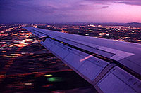 /images/133/1999-09-phoenix-plane-wing.jpg - #00427: landing into Phoenix … August 1999 -- Phoenix, Arizona
