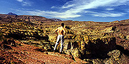 /images/133/2000-07-supersti-waterholes-w.jpg - #00519: me in Superstition Mountains … July 2000 -- Apache Trail Road #2, Superstitions, Arizona