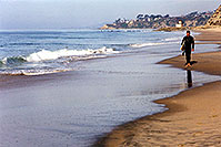 /images/133/2000-09-encinitas-surfers3.jpg - #00659: Surfer in Encinitas … Sept 2000 -- Encinitas, California