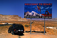 /images/133/2000-09-powell-utah-sign.jpg - #00680: Utah sign by Lone Rock … Sept 2000 -- Lone Rock, Lake Powell, Utah