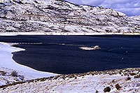 /images/133/2000-12-phx-tor-gunn-lk2.jpg - #00713: lake by Gunnison … Phoenix-Toronto 3,500 mile snow-camping trip … Dec 2000 -- Morrow Point Reservoir, Gunnison, Colorado