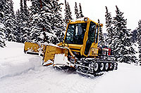 /images/133/2000-12-phx-tor-lead-snowcat.jpg - #00727: snowcat on a trail by Leadville … Phoenix-Toronto 3,500 mile snow-camping trip … Dec 2000 -- Leadville, Colorado
