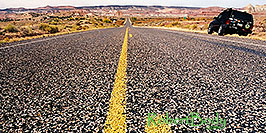 /images/133/2001-01-lake-powell-road-middle-pano.jpg - #00748: Utah road by Lone Rock … Jan 2001 -- Lone Rock, Lake Powell, Utah