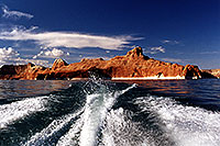 /images/133/2001-08-boat-wake.jpg - #00883: views from a boat … at Lake Powell … Aug 2001 -- Lake Powell, Utah