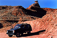/images/133/2002-06-mexican-hat-jeep.jpg - #00955: Mexican Hat rock formation … June 2002 -- Mexican Hat, Utah