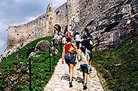/images/133/2002-07-spissky-hrad-cesticka.jpg - #01015: Spissky Hrad … July 2002 -- Spissky Hrad, Vysoke Tatry, Slovakia