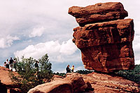 /images/133/2004-05-gardgods-balanced1.jpg - #01487: `Balanced Rock` in Garden of the Gods … May 2004 -- Garden of the Gods, Colorado Springs, Colorado