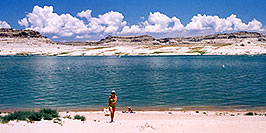 /images/133/2004-07-powell-ewka-walk-beach-pano.jpg - #01757: Ewelina coming from suntanning to the cars … July 2004 -- Lone Rock, Lake Powell, Utah