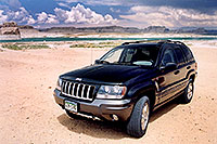 /images/133/2004-07-powell-jeep-beach.jpg - 01757: Lone Rock … July 2004 -- Lone Rock, Lake Powell, Utah