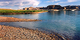 /images/133/2004-07-powell2-view1-pano.jpg - #01768: Lone Rock in the morning … July 2004 -- Lone Rock, Lake Powell, Utah