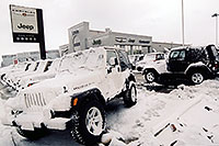 /images/133/2004-10-cent-lithia-snow02.jpg - #02243: Lithia Jeep in Centennial … Oct 2004 -- Arapahoe Rd, Centennial, Colorado