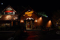 /images/133/2006-09-30-lone-night06.jpg - #02866: Mimis Café in Lone Tree … Sept 2006 -- Yosemite Rd, Lone Tree, Colorado