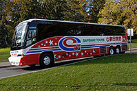 /images/133/2006-10-15-niag-bus01.jpg - #03012: red Safeway Tours bus in Niagara Falls … Oct 2006 -- Niagara Falls, Ontario.Canada