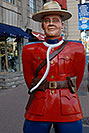 /images/133/2006-10-15-niag-main-rcmp02-v.jpg - #03024: Royal Canadian Mounted Police (RCMP) statue in Niagara Falls … Oct 2006 -- Main Street, Niagara Falls, Ontario.Canada