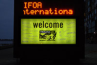 /images/133/2006-10-18-tor-welcome-sign.jpg - #03061: images of Toronto … Oct 2006 -- Toronto, Ontario.Canada