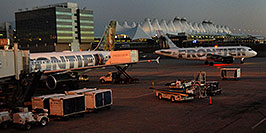 /images/133/2006-10-22-den-frontier04-w.jpg - #03099: Frontier planes at Denver airport … Oct 2006 -- Denver, Colorado