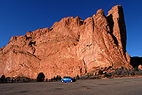 /images/133/2007-02-26-gods-kissing02.jpg - #03526: blue VW bug in front of rock of Kissing Camels … Feb 2007 -- Garden of the Gods, Colorado Springs, Colorado