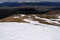 /images/133/2007-06-10-elbert-skier4.jpg - #03899: Walking up Mt Elbert, along the North Trail … June 2007 -- Mt Elbert, Colorado