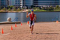 /images/133/2009-10-25-soma-run-120035.jpg - #07708: 04:35:14 Runner at Soma Triathlon … October 25, 2009 -- Tempe Town Lake, Tempe, Arizona