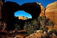 /images/133/2010-09-13-arches-broken-33614.jpg - #08665: Broken Arch in Arches National Park … September 2010 -- Broken Arch, Arches Park, Utah