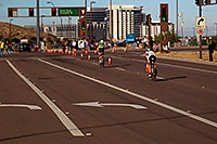 /images/133/2010-11-21-ironman-pro-bike-44297.jpg - #08914: 02:16:19 - #43 Kevin Everett [29th,USA,09:14:47] just behind leader #10 near end of Lap 1 - Ironman Arizona 2010 … November 2010 -- Rio Salado Parkway, Tempe, Arizona