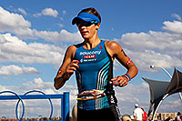 /images/133/2011-11-20-ironman-run-pros-123943.jpg - #09800: 07:48:32 - #70 Linsey Corbin [USA] (2nd in 08:54:33) finishing Lap 2 - Ironman Arizona 2011 … November 2011 -- Tempe, Arizona