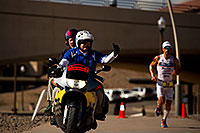 /images/133/2011-11-20-ironman-run-pros-d3s-2536.jpg - #09805: 05:50:49 - #23 Eneko Llanos [SPA] (leader, eventual winner in 07:59:38) in  Lap 1 - Ironman Arizona 2011 … November 2011 -- Tempe, Arizona
