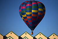 /images/133/2013-01-18-havasu-balloons-19715.jpg - #10702: Balloon above The Heat condos at Lake Havasu City … January 2013 -- Lake Havasu City, Arizona