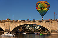 /images/133/2013-01-20-havasu-balloons-21446.jpg - #10748: Balloons above London Bridge at Lake Havasu City … January 2013 -- London Bridge, Lake Havasu City, Arizona