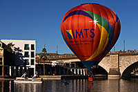 /images/133/2013-01-20-havasu-balloons-21617.jpg - #10751: Balloons at London Bridge at Lake Havasu City … January 2013 -- London Bridge, Lake Havasu City, Arizona
