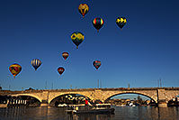 /images/133/2013-01-21-havasu-bridge-22779.jpg - #10780: Balloons above London Bridge at Lake Havasu City … January 2013 -- London Bridge, Lake Havasu City, Arizona