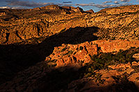 /images/133/2013-04-17-supers-dirt-cliffs-36956.jpg - #11053: Mountains in evening light at a cliff overlook … April 2013 -- Apache Trail Road #2, Superstitions, Arizona