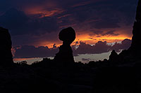 /images/133/2013-10-28-arches-balanced-1dx_1792.jpg - #11170: Balanced Rock in Arches National Park at sunrise … October 2013 -- Balanced Rock, Arches Park, Utah