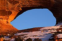 /images/133/2015-01-09-wilson-arch-1dx_1315.jpg - #12351: Evening at Wilson Arch .. January 2015 -- Wilson Arch, Utah