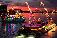 /images/133/2016-12-10-tempe-aps-lights-1dx_31565.jpg - #13207: Boat #40 at APS Fantasy of Lights Boat Parade … December 2016 -- Tempe Town Lake, Tempe, Arizona