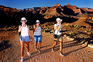 Ewka, Aneta & Ola returning from Plateau Point (the 4hour  night adventure is about to begin)
