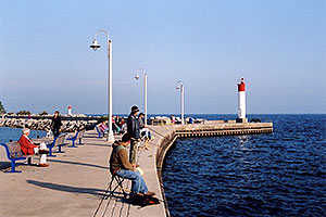 images of Oakville harbour in Ontario
