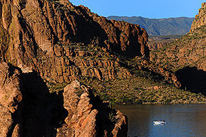 Boat at Canyon Lake in Superstitions