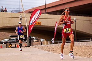 06:21:25 - #55 Chrissie Wellington [1st,USA,08:36:13] running for eventual first place - Ironman Arizona 2010