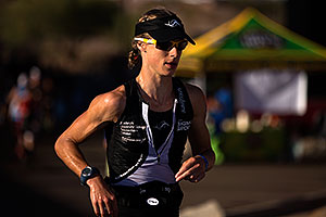 08:58:55 - #83 Corinne Abraham [GBR, 3rd] running in 3rd place at Ironman Arizona 2012