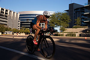 01:01:51 #72 Kathleen Calkins [11th,USA,09:50:51] cycling at Ironman Arizona 2014