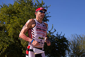 06:03:17 #42 Patrick Schuster [25th,USA,09:45:46] running at Ironman Arizona 2014