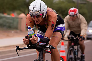 02:48:19 #91 Sarah Haskins [DNF,USA,00:48:29] cycling at Ironman Arizona 2015