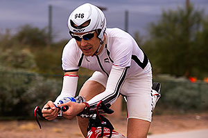 04:37:26 #946 cycling at Ironman Arizona 2015