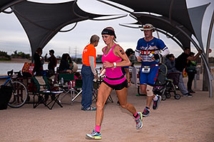 08:29:46 #86 Ashley Paulson [12th,USA,09:36:48] running at Ironman Arizona 2016