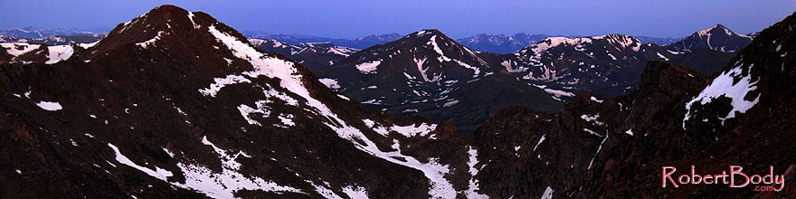 /images/500/2007-06-30-evans-bier05-sp.jpg - #04085: Mt Bierstadt (14,060 ft) on the left continuing into The Sawtooth on the right … view from Mt Evans … June 2007 -- Mt Bierstadt, Colorado