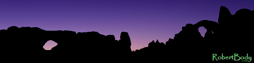 /images/500/2010-09-09-arches-turret-32017sp.jpg - #08609: Night Silhouettes of South Window (left) and Turret Arch (right) in Arches National Park … September 2010 -- Turret Arch, Arches Park, Utah